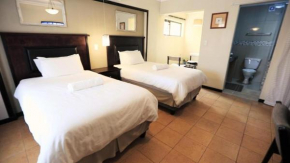 Отель Floreat Riverside Lodge and Spa  Саби
